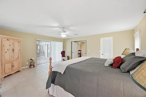 1042 NW 110th Lane Coral Springs FL 33071