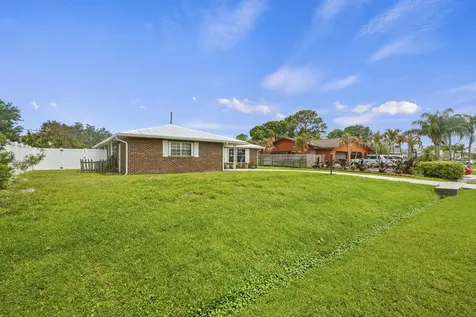 1609 SE Clearmont Street Port St Lucie FL 34983