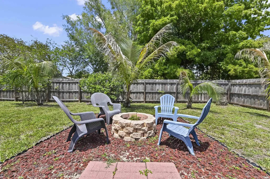 118 Royal Pine Circle N Royal Palm Beach FL 33411