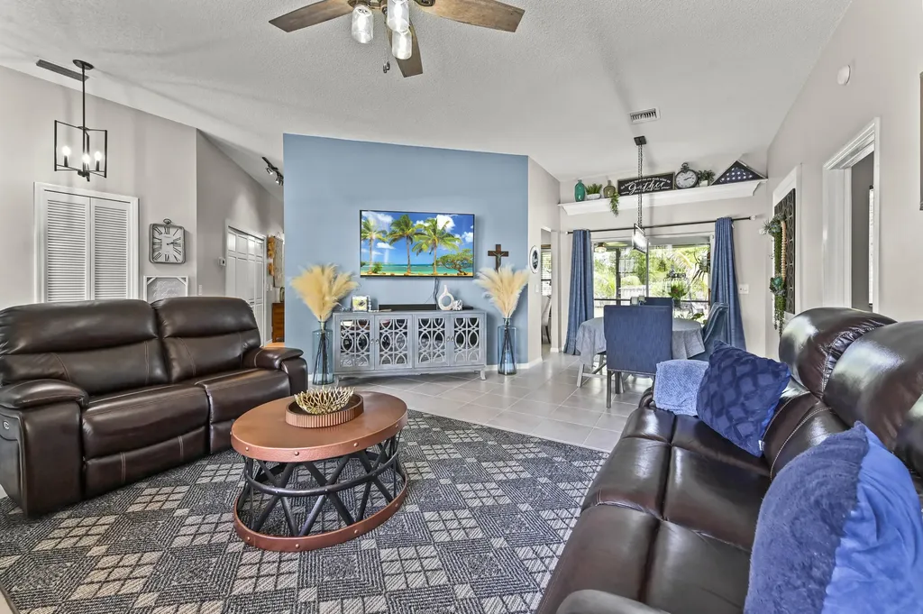 118 Royal Pine Circle N Royal Palm Beach FL 33411