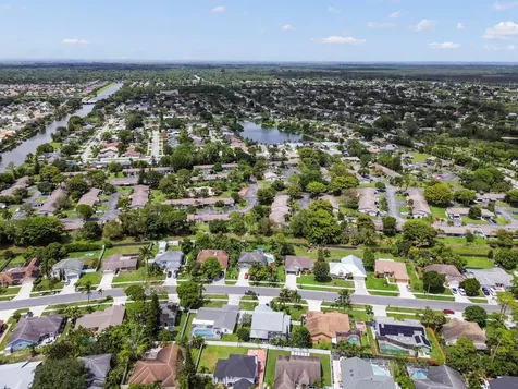 118 Royal Pine Circle N Royal Palm Beach FL 33411