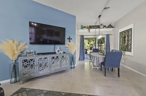 118 Royal Pine Circle N Royal Palm Beach FL 33411
