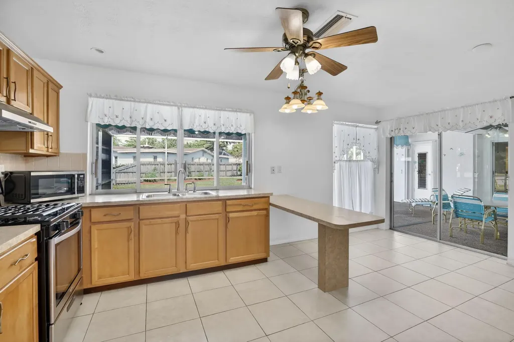 2205 NW 72nd Avenue Sunrise FL 33313
