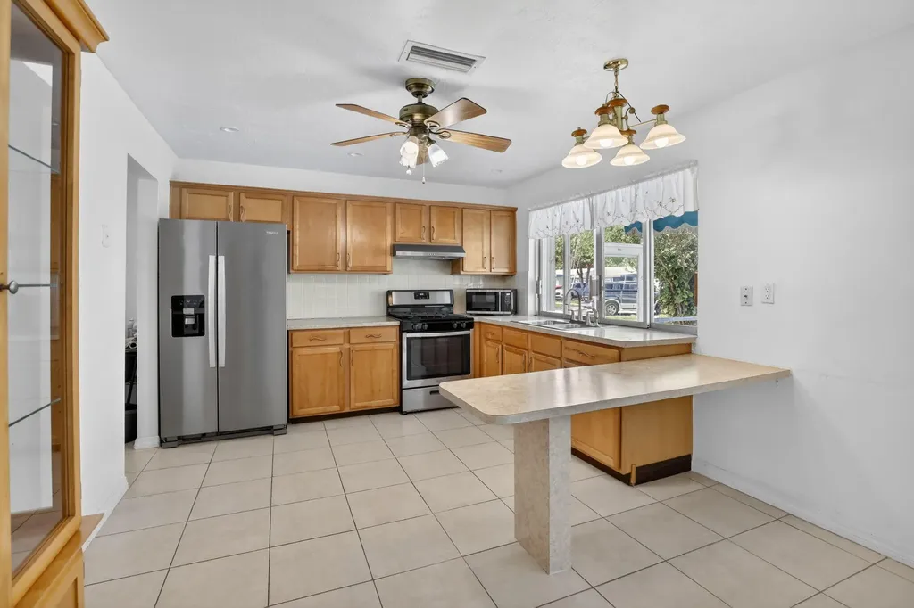 2205 NW 72nd Avenue Sunrise FL 33313