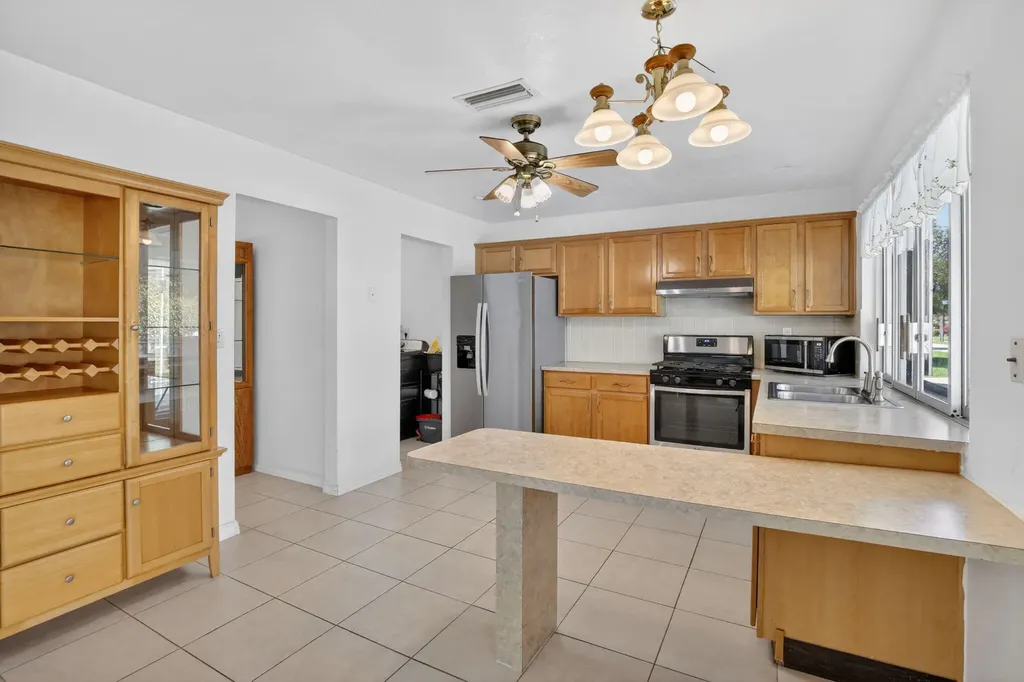 2205 NW 72nd Avenue Sunrise FL 33313
