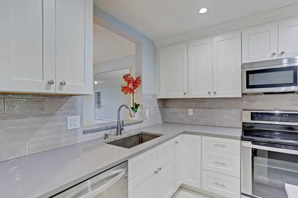 3011 SW 21st Terrace Delray Beach FL 33445