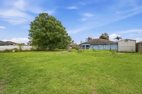 5718 NW Alcazar Terrace Port St Lucie FL 34986