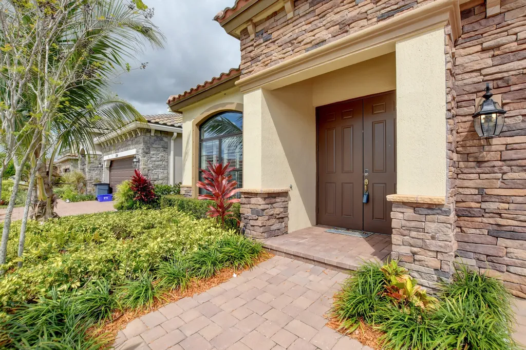 8835 Sandy Creek Way Lake Worth FL 33467