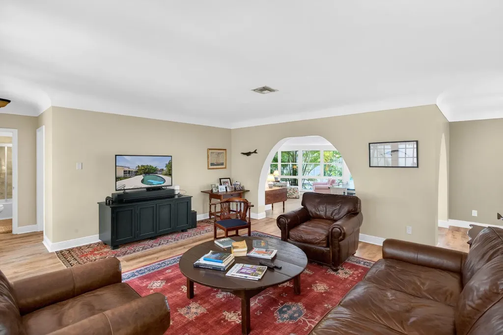 581 SE 11th Street Pompano Beach FL 33060