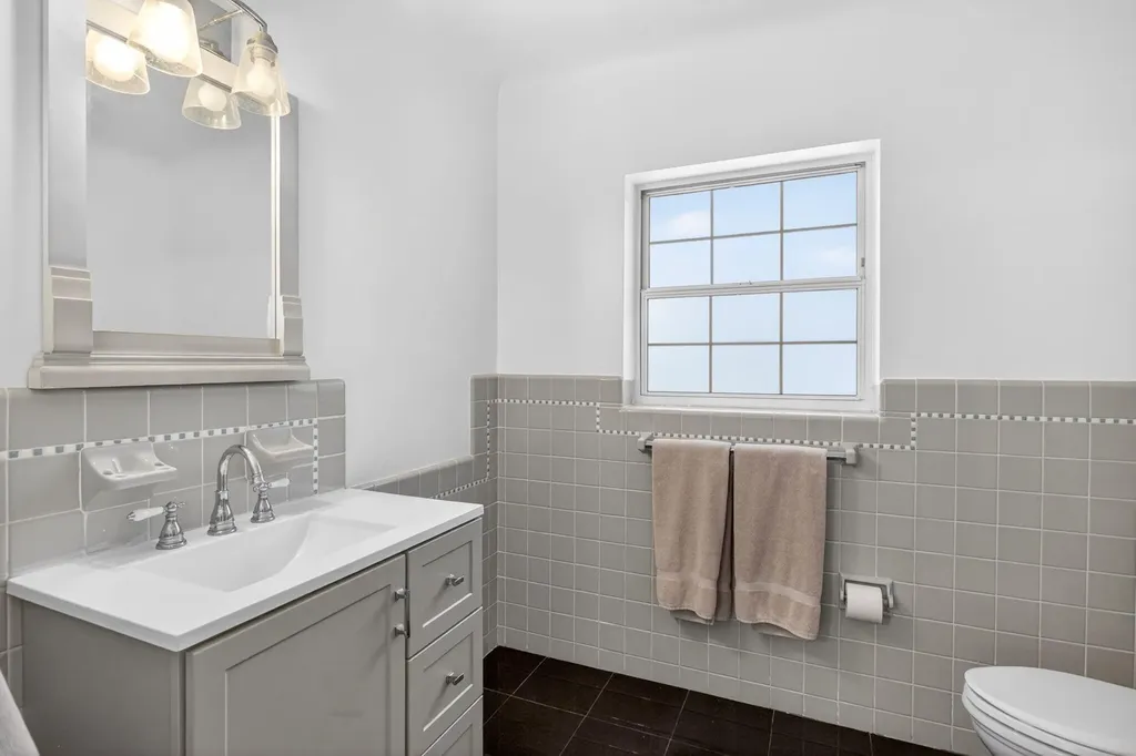 581 SE 11th Street Pompano Beach FL 33060