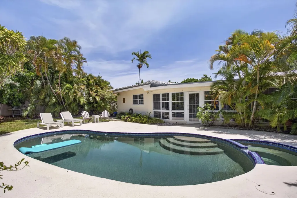 581 SE 11th Street Pompano Beach FL 33060