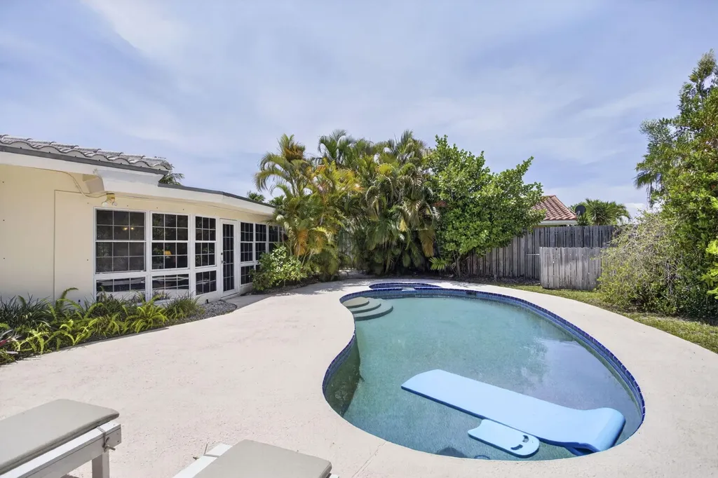 581 SE 11th Street Pompano Beach FL 33060