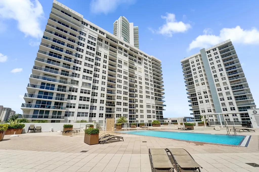 2751 S Ocean Drive Hollywood FL 33019