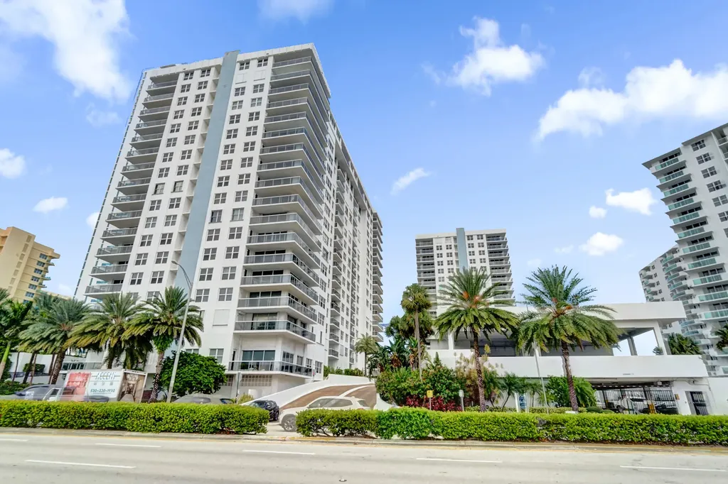 2751 S Ocean Drive Hollywood FL 33019