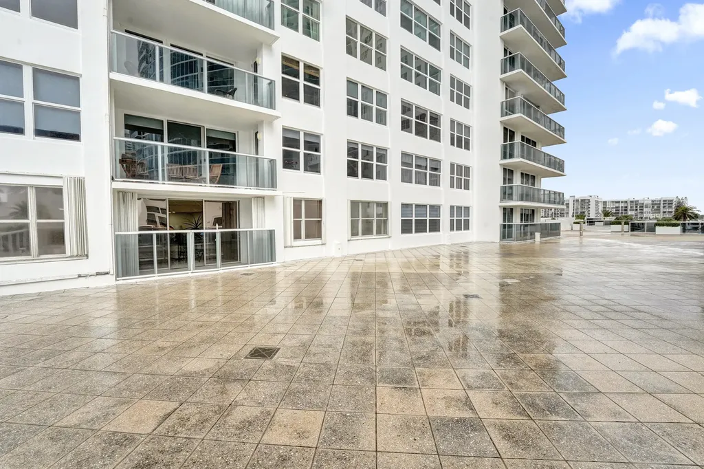 2751 S Ocean Drive Hollywood FL 33019