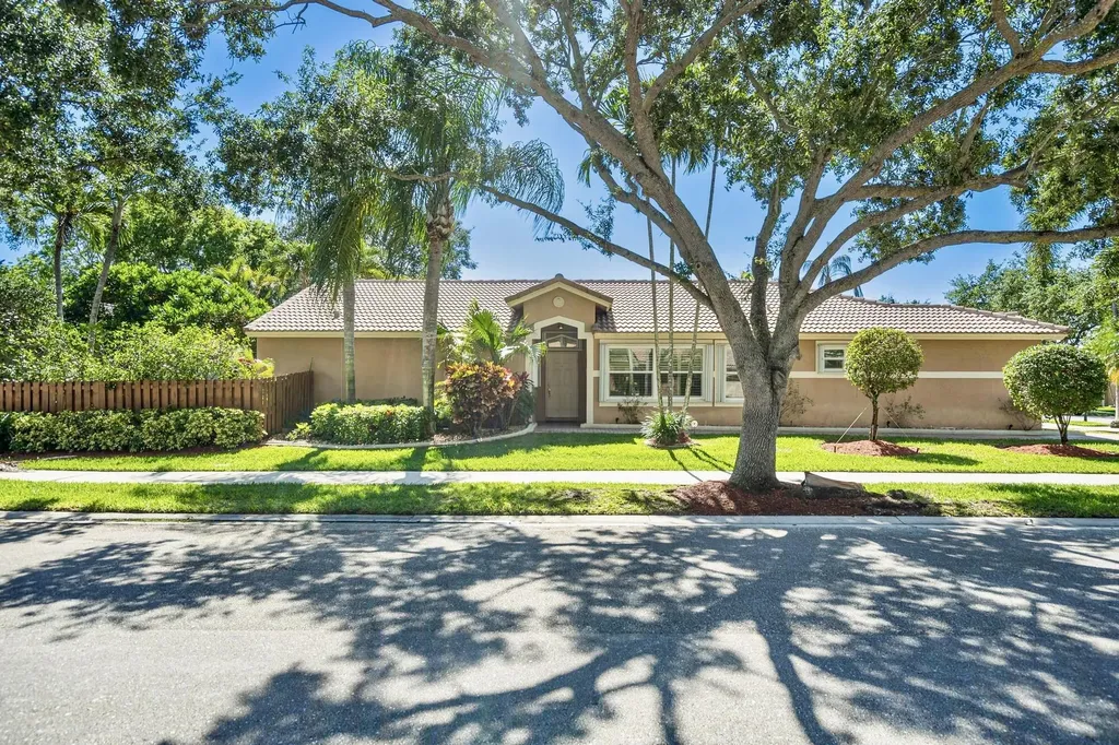 16525 Sapphire Street Weston FL 33331