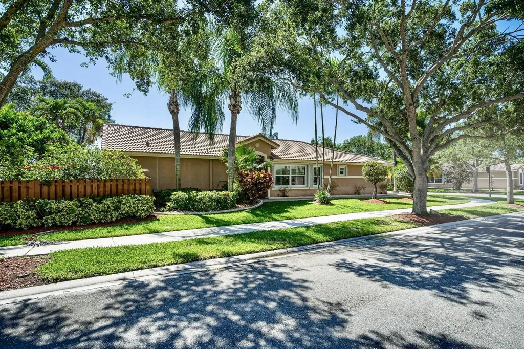 16525 Sapphire Street Weston FL 33331