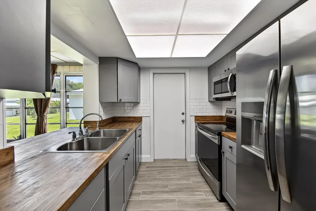 2521 N Cypress Road Pompano Beach FL 33064