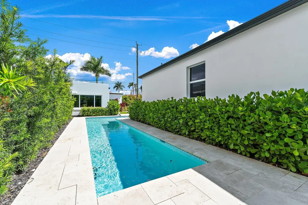 4015 Washington Road West Palm Beach FL 33405
