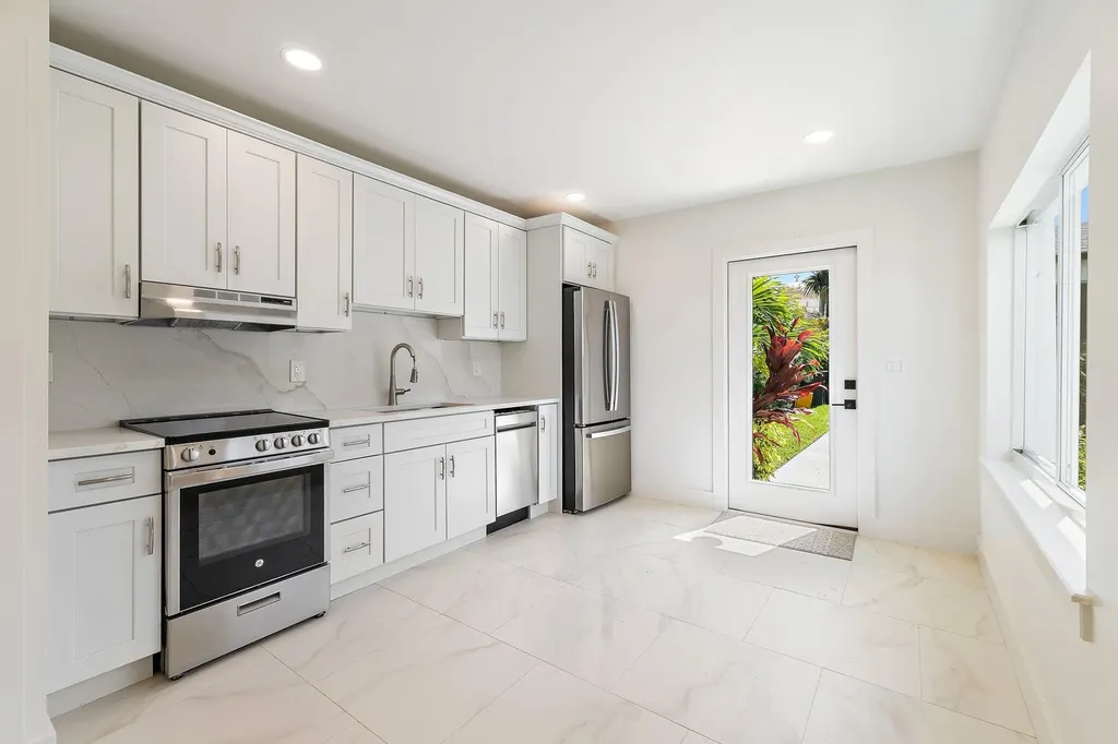4015 Washington Road West Palm Beach FL 33405