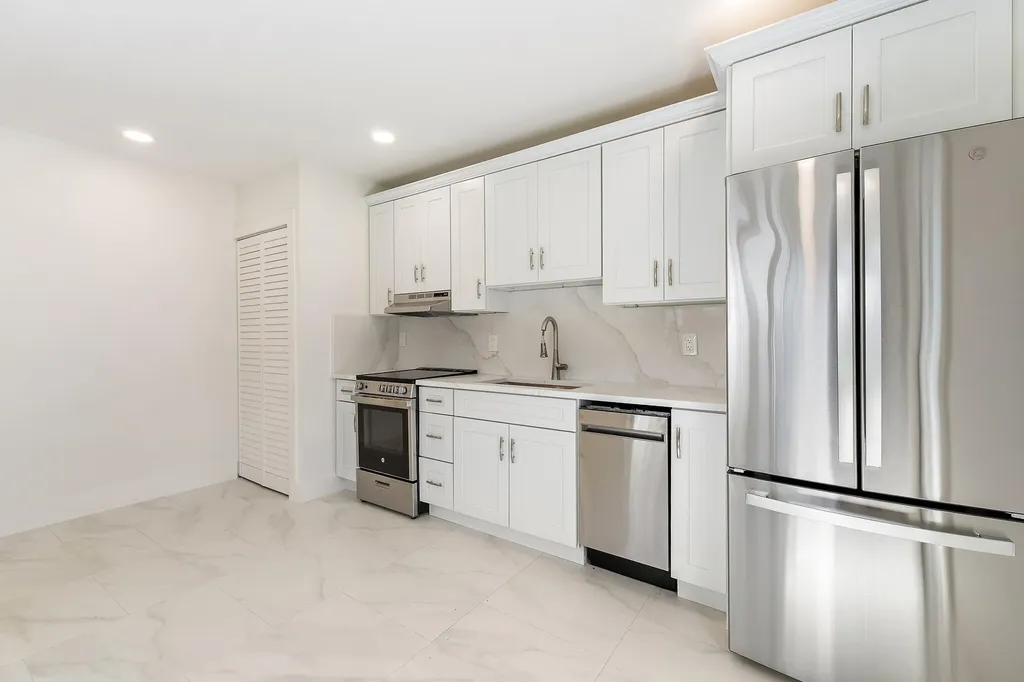 4015 Washington Road West Palm Beach FL 33405