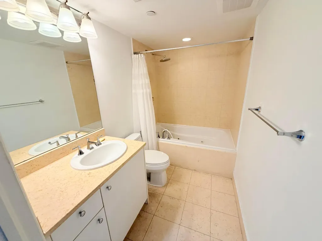 19900 E Country Club Drive Aventura FL 33180