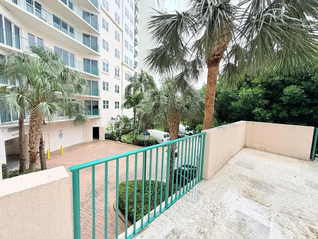 19900 E Country Club Drive Aventura FL 33180