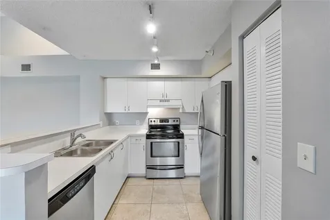 120 Yacht Club Way Hypoluxo FL 33462