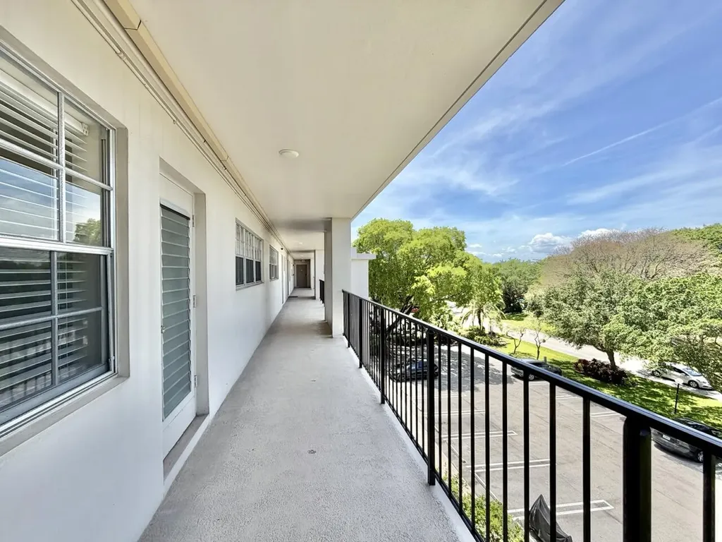 2800 N Palm Aire Drive Pompano Beach FL 33069