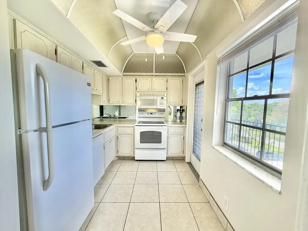 2800 N Palm Aire Drive Pompano Beach FL 33069