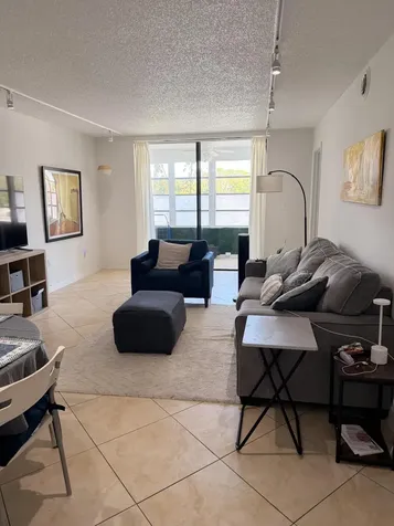 2800 Somerset Drive Lauderdale Lakes FL 33311