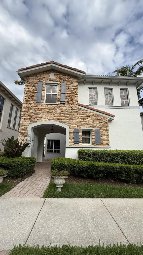37 Stoney Drive Palm Beach Gardens FL 33410