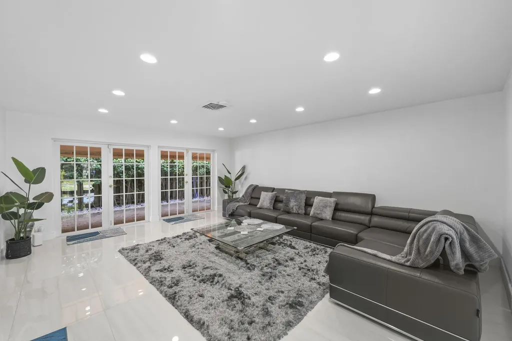 3531 NE 30th Avenue Lighthouse Point FL 33064