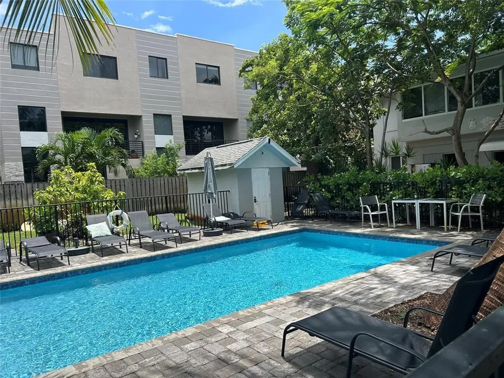 832 NE 17th Avenue Fort Lauderdale FL 33304