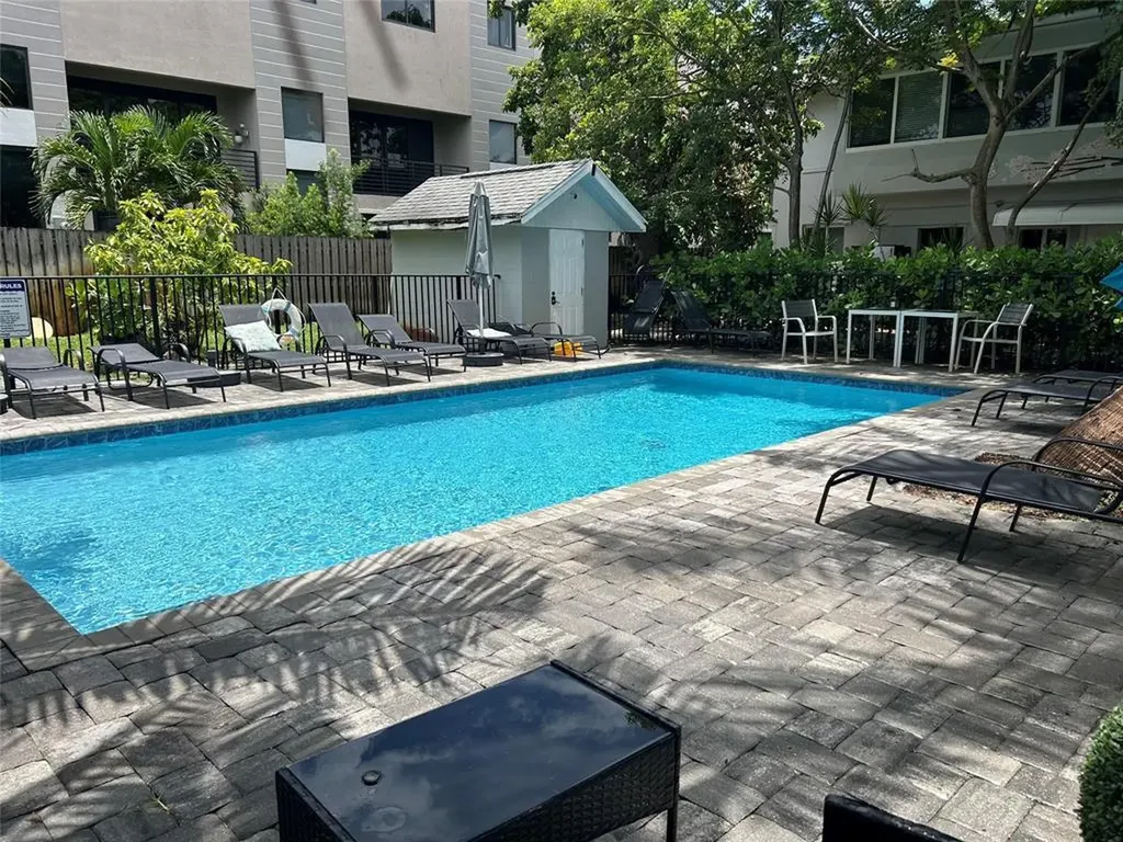 832 NE 17th Avenue Fort Lauderdale FL 33304