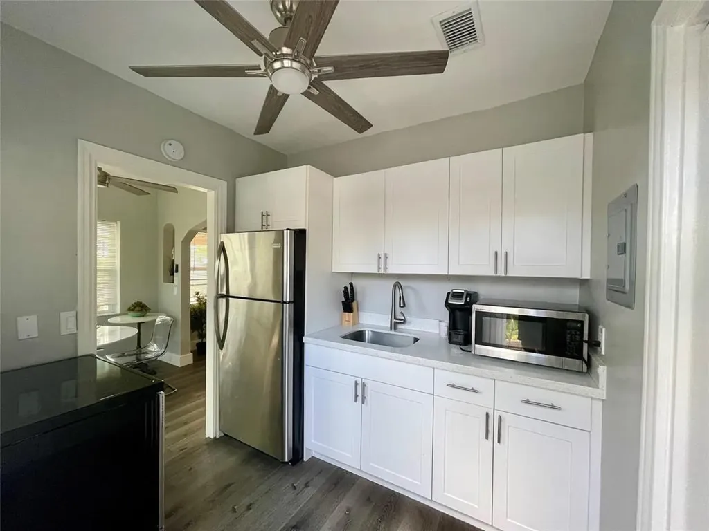 832 NE 17th Avenue Fort Lauderdale FL 33304