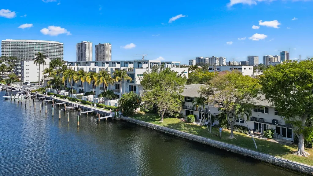 2701 NE 1st Street Pompano Beach FL 33062