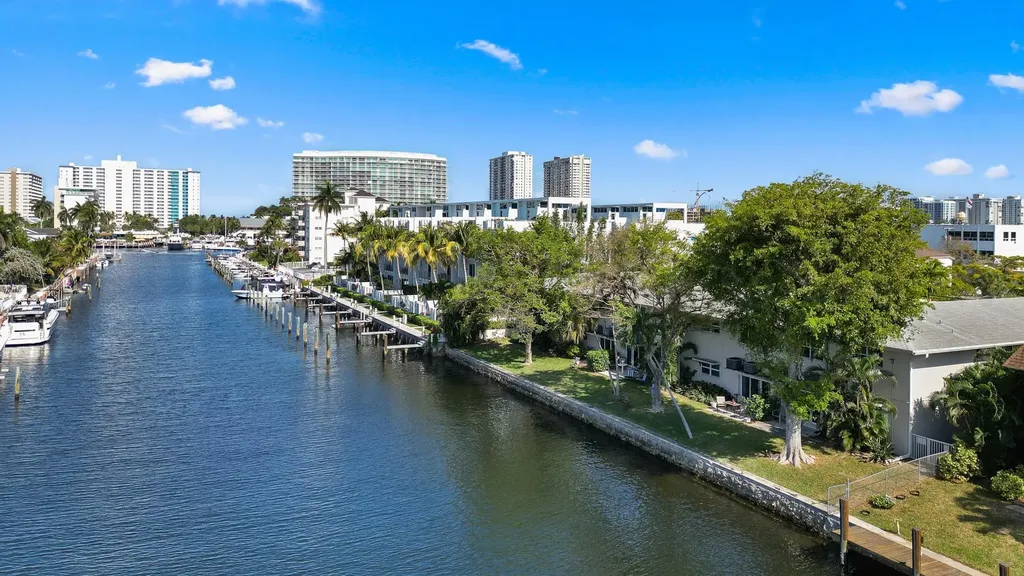 2701 NE 1st Street Pompano Beach FL 33062