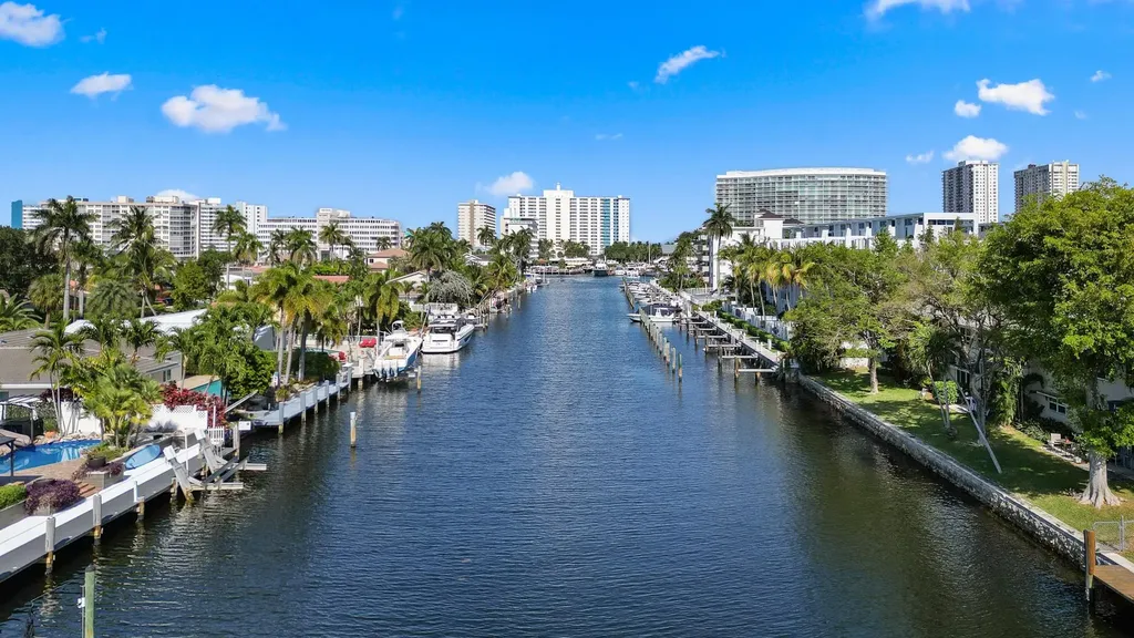 2701 NE 1st Street Pompano Beach FL 33062