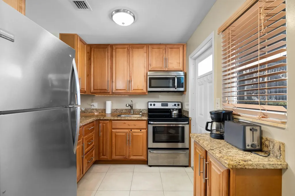 2701 NE 1st Street Pompano Beach FL 33062