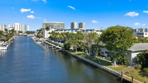 2701 NE 1st Street Pompano Beach FL 33062