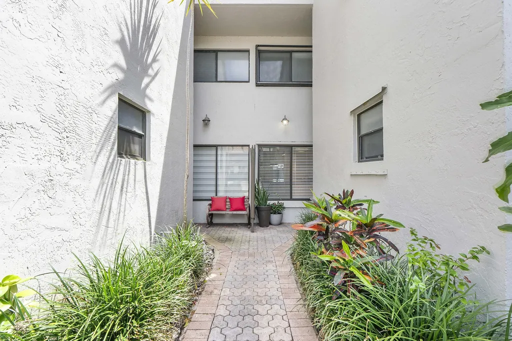 9717 N New River Canal Road Plantation FL 33324