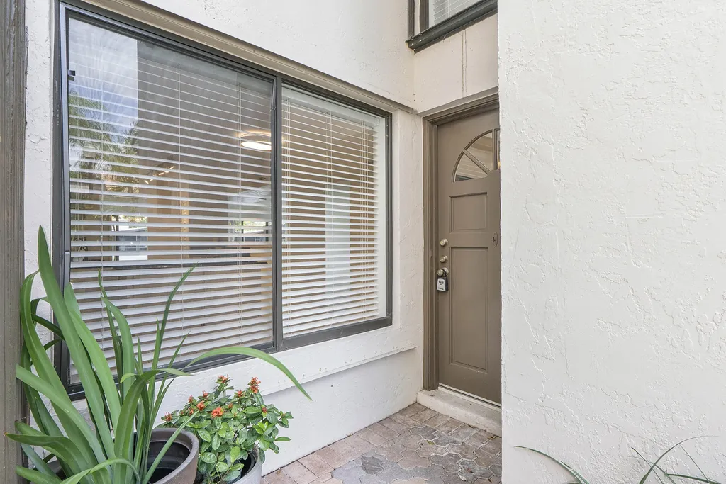 9717 N New River Canal Road Plantation FL 33324