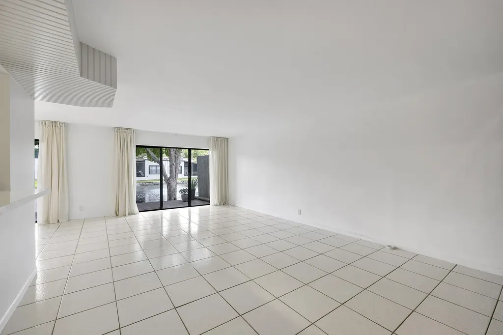 9717 N New River Canal Road Plantation FL 33324
