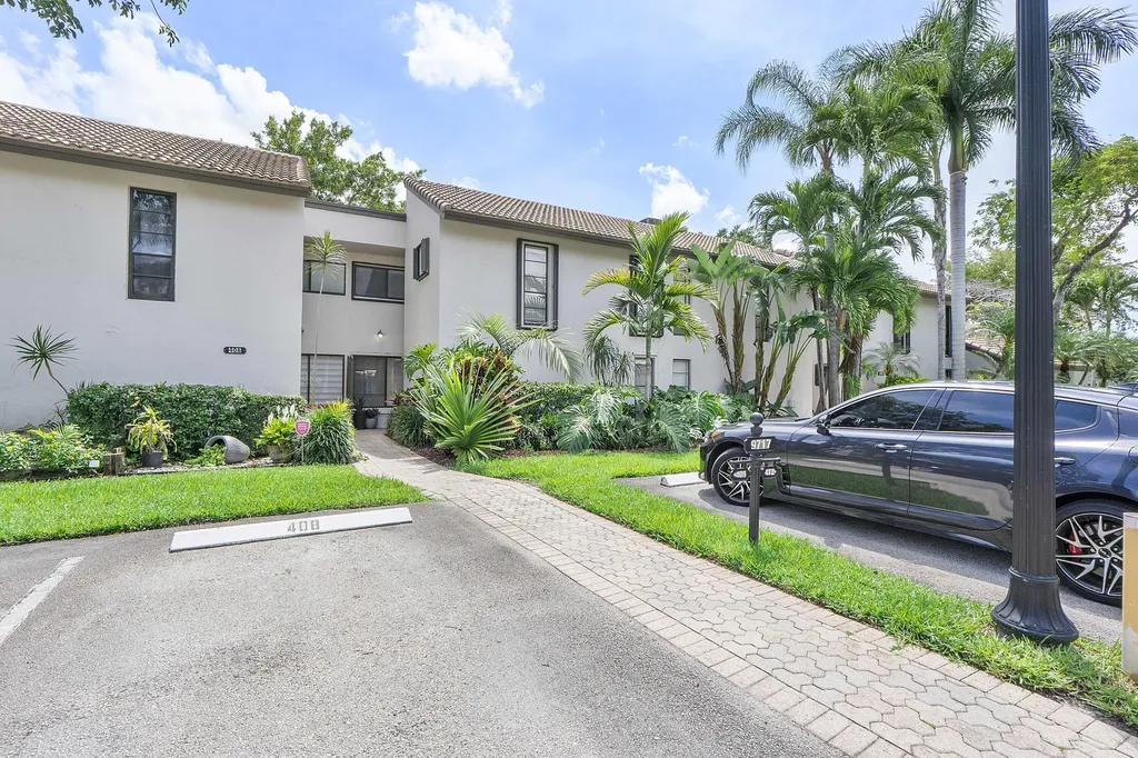 9717 N New River Canal Road Plantation FL 33324