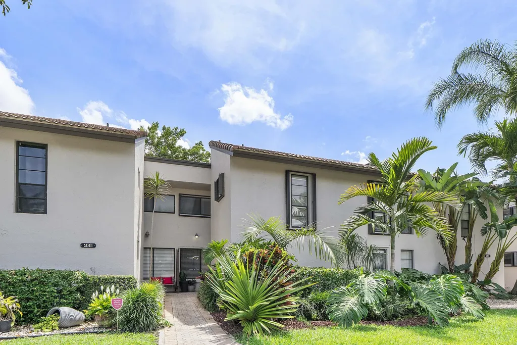 9717 N New River Canal Road Plantation FL 33324