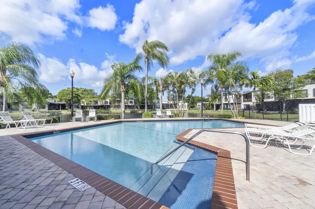9717 N New River Canal Road Plantation FL 33324