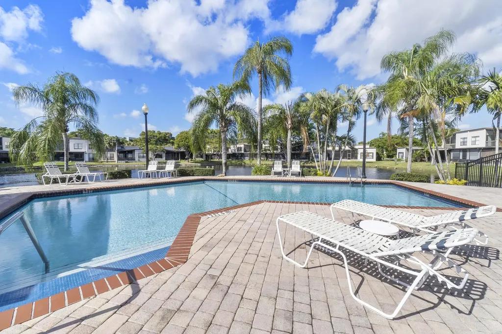 9717 N New River Canal Road Plantation FL 33324