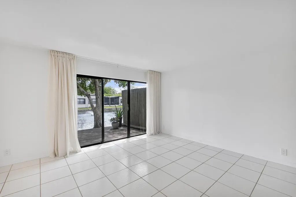 9717 N New River Canal Road Plantation FL 33324