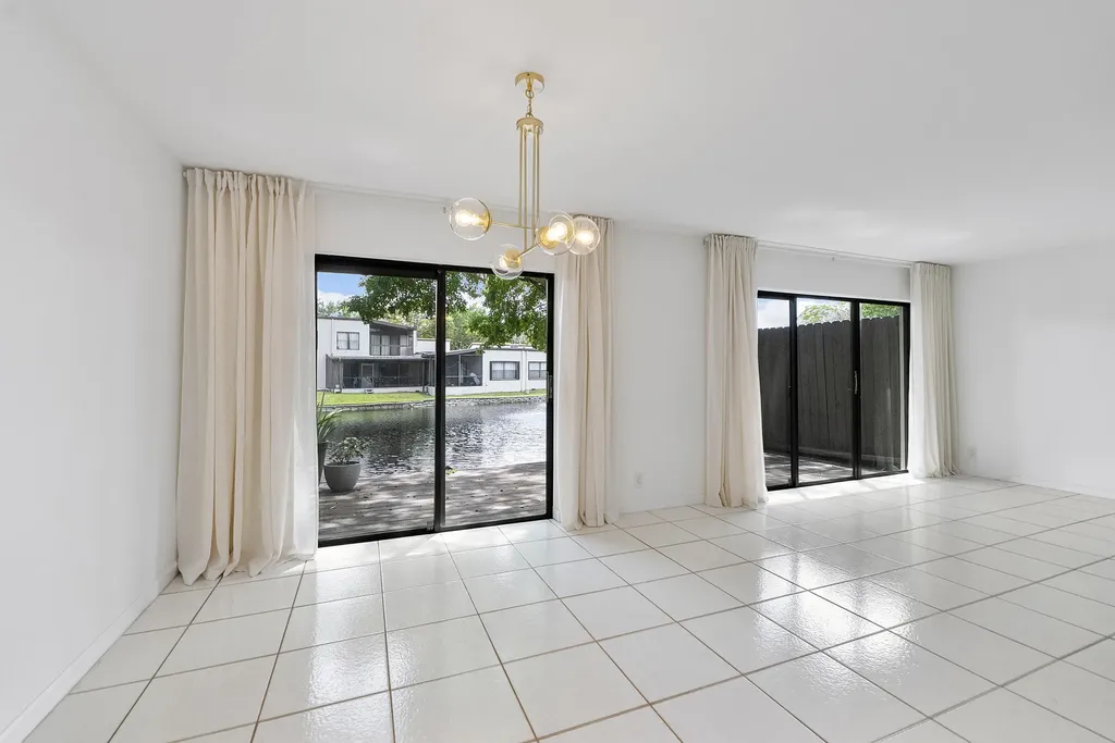 9717 N New River Canal Road Plantation FL 33324